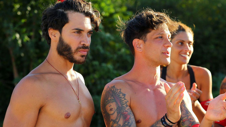 O Γιώργος Ασημακόπουλος απαντά για το βίντεο που το δείχνει να τρώει από τα σκουπίδια