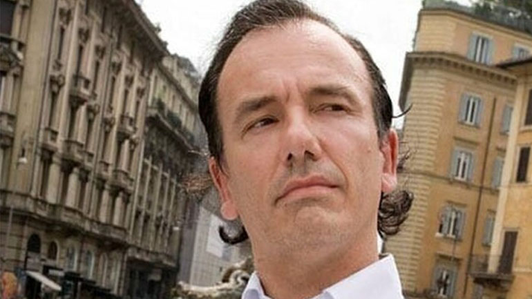 Ο Ιταλός φαρσέρ Τομάσο Ντε Μπενεντέτι πίσω από τον «θάνατό» της Νανάς Μούσχουρη