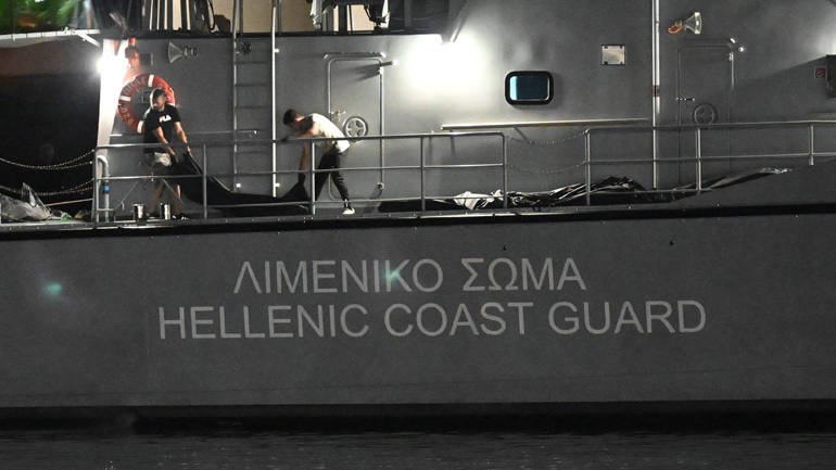 Συνεχίζεται η επιχείρηση έρευνας και διάσωσης μετά το ναυάγιο στην Πύλο