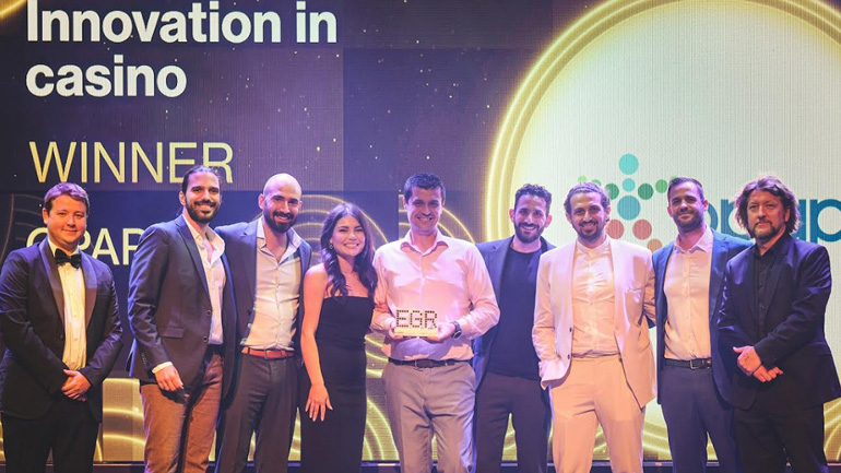 H ομάδα του ΟΠΑΠ παραλαμβάνει το βραβείο "Innovation in Online Casino"  