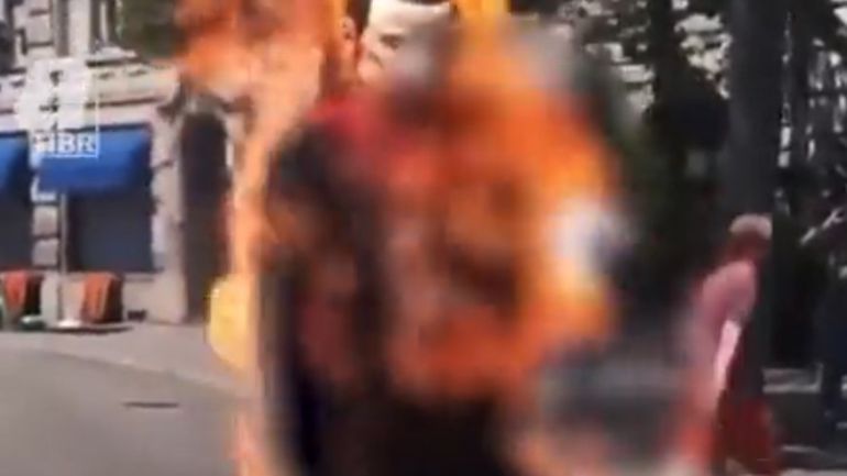 Έκαψαν ομοίωμα του Ερντογάν στη Ζυρίχη – Κλήθηκε ο πρέσβης της Ελβετίας στην Άγκυρα