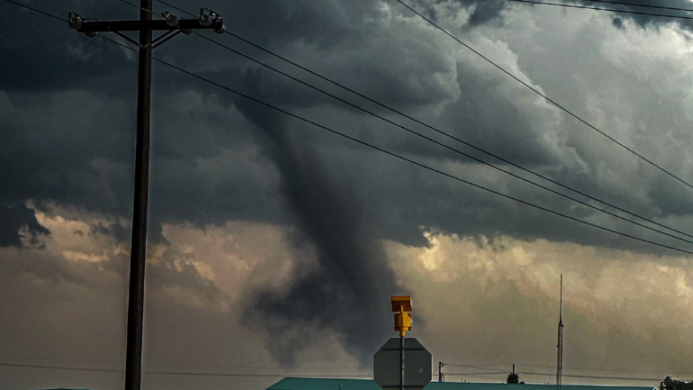 Ανεμοστρόβιλος σάρωσε την πόλη Πέριτον στο Τέξας – Aναφορές για νεκρούς
