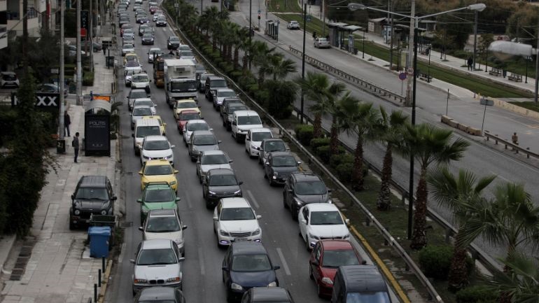 Τροχαίο με τραυματισμό στη Λ. Ποσειδώνος – Προβλήματα στην κυκλοφορία