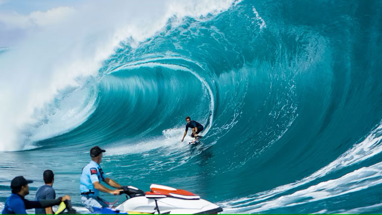 Τα XXL κύματα στο Teahupo’o και η μεγάλη καταστροφή