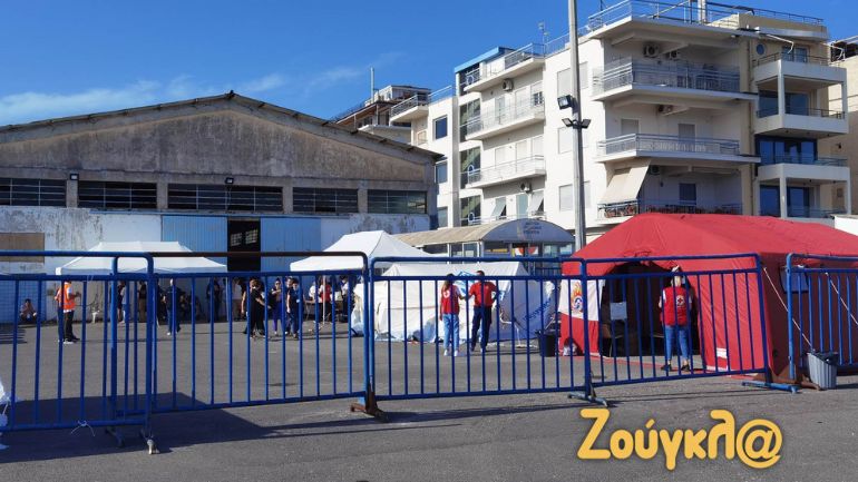 Ναυάγιο: Λιγοστεύουν οι ελπίδες για ανεύρεση επιζώντων – Στη Μαλακάσα μεταφέρονται οι διασωθέντες