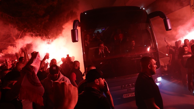 Θριαμβευτική υποδοχή για τον Ολυμπιακό στο ΣΕΦ