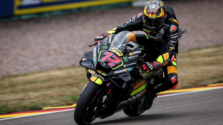 2 κόκκινες σημαίες και ανατροπές μέχρι το τέλος στις ελεύθερες δοκιμές του Γερμανικού MotoGP