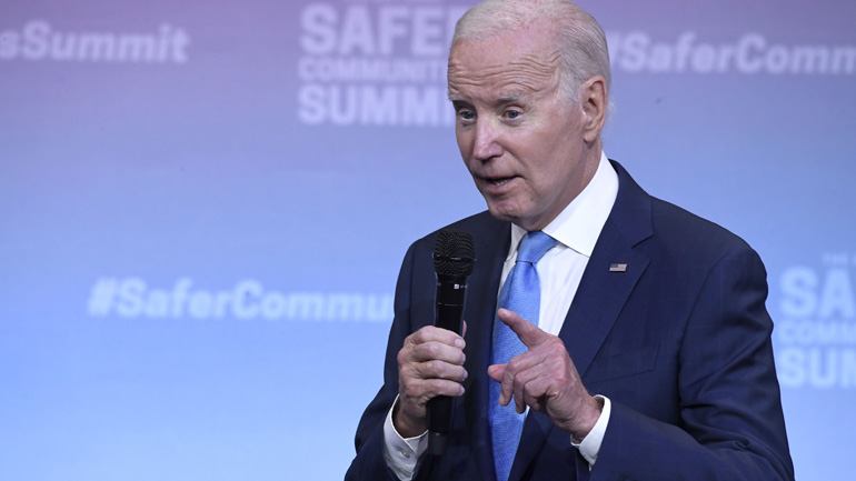 Ο Μπάιντεν ολοκλήρωσε ομιλία για την οπλοκατοχή με τη φράση «Ο Θεός να σώζει τη βασίλισσα»