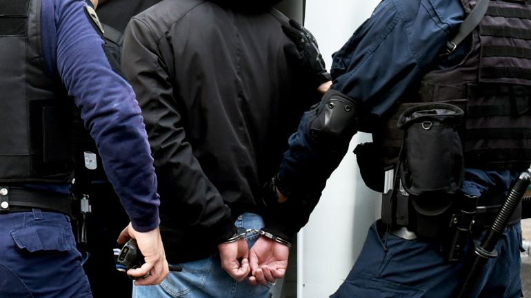 Συνελήφθη 55χρονος στη Νέα Μάκρη που αναζητούνταν ως φυγόποινος για περίπτωση απάτης