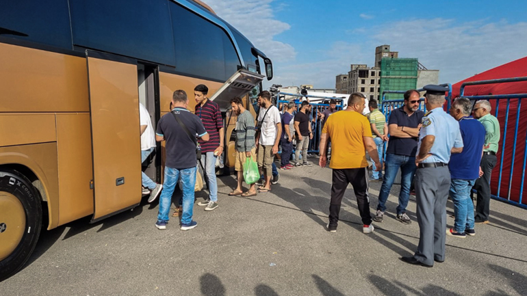 Συγκλονιστικές οι μαρτυρίες για το ναυάγιο της Πύλου: «Έκλαιγαν όταν κατάφερναν να μιλήσουν με τους συγγενείς τους»