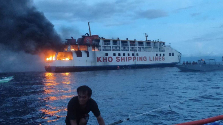 Πυρκαγιά σε πλοίο με 65 επιβαίνοντες στις Φιλιππίνες