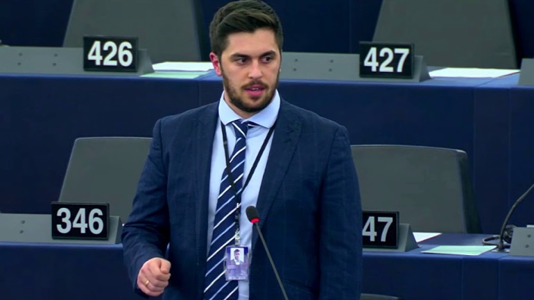 Διέρρηξαν το αυτοκίνητο του ευρωβουλευτή της Ελληνικής Λύσης Εμμανουήλ Φράγκου