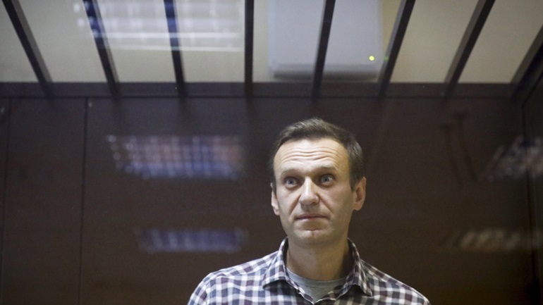 Ο Ναβάλνι υπερασπίζεται τον εαυτό του στο δικαστήριο έναντι των νέων κατηγοριών περί εξτρεμισμού