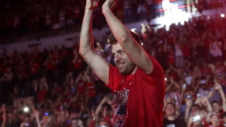 Βεζένκοφ: «Μαζί παλέψαμε, γίναμε πιο δυνατοί και δεν τα παρατήσαμε ποτέ»