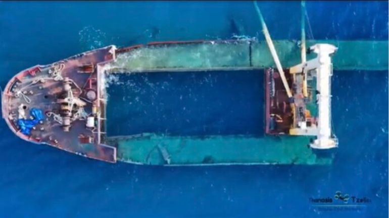 Εναέρια πλάνα από το Ναυάγιο Manassa Rose στον Κίσσαμο που κόπηκε στα δυο πριν βυθιστεί