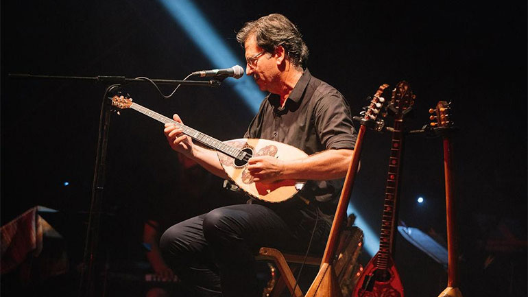 Ο Θανάσης Παπακωνσταντίνου live στην Ερέτρια της Εύβοιας