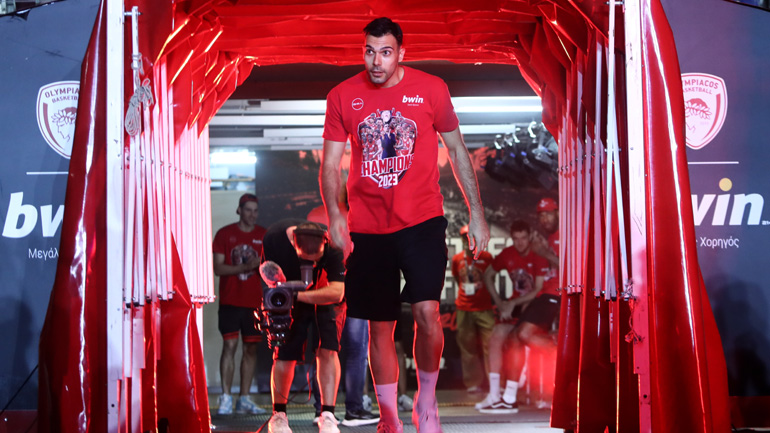 Ο Σλούκας για την παραμονή του στον Ολυμπιακό: «Αντιλαμβάνομαι την αγάπη του κόσμου, αλλά δεν αρκεί»