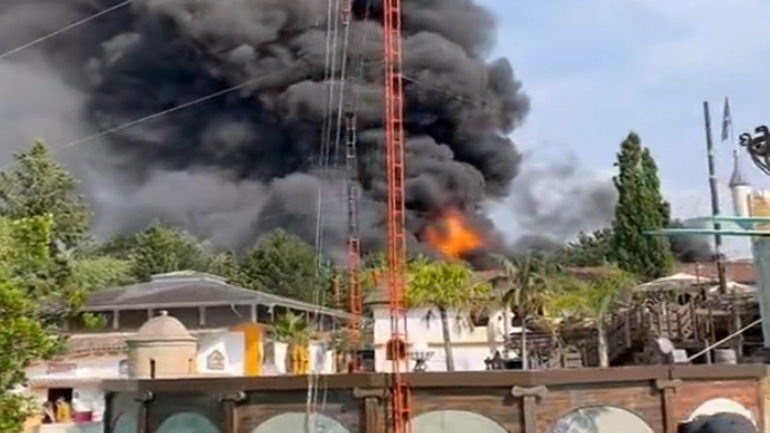 Τεράστια πυρκαγιά ξέσπασε στο μεγαλύτερο θεματικό πάρκο της Γερμανίας