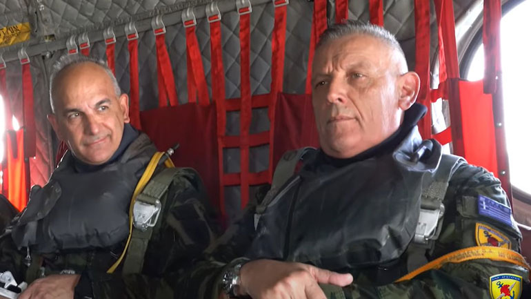 Το θαλάσσιο άλμα του αρχηγού ΓΕΕΘΑ από Chinook