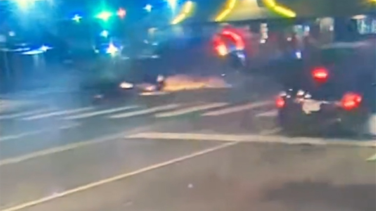 Σοκαριστικό τροχαίο δυστύχημα στη Μινεάπολη – SUV πέρασε με κόκκινο φανάρι και σκότωσε 5 κοπέλες