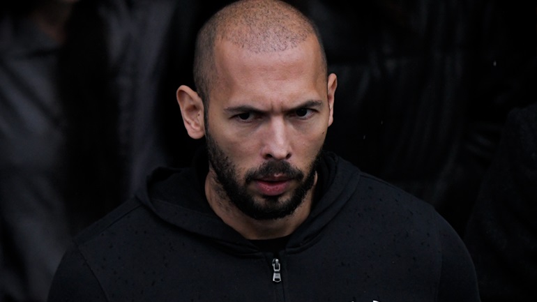 Ο Άντριου Τέιτ παραπέμπεται σε δίκη για διακίνηση ανθρώπων