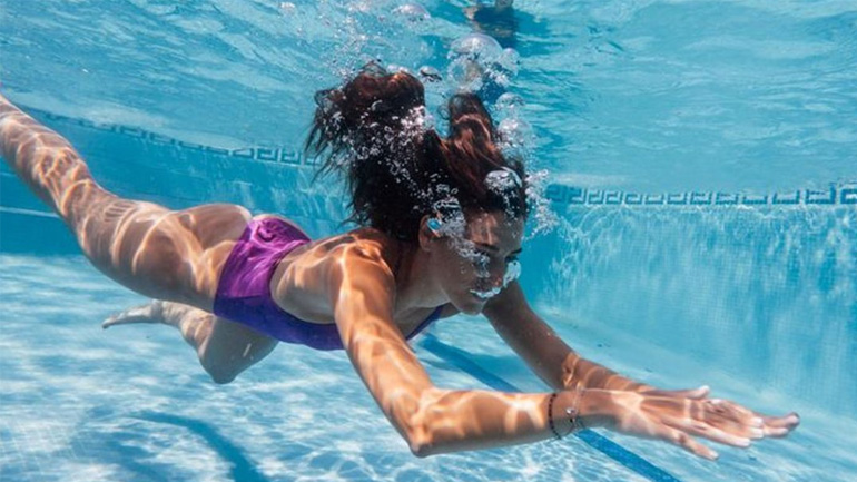 Εφτά λόγοι για να κολυμπήσετε περισσότερο το καλοκαίρι