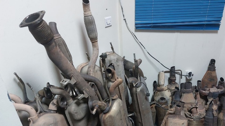 Αχαΐα: Εξαρθρώθηκε 12μελής εγκληματική οργάνωση – Είχαν ρημάξει καταλύτες οχημάτων και εργοστασιακές μονάδες