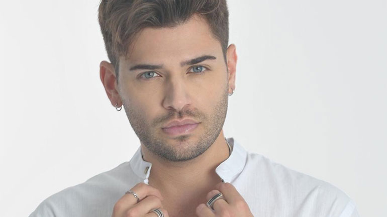 Ο Μάκης Μπερδές μάς ταξιδεύει στην πανέμορφη Σαντορίνη μέσα από το νέο του video clip!