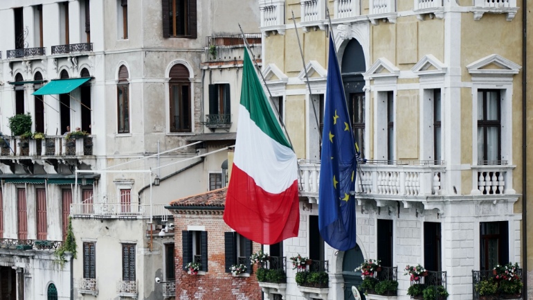 Ιταλία: Ακύρωση πιστοποιητικών γέννησης 30 παιδιών, στα οποία αναγνωριζόταν η ύπαρξη γονέων του ίδιου φύλου