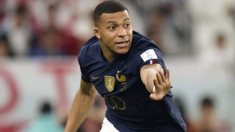 Εμπαπέ: «Μαθαίνω από την αρχηγία, είμαστε πεινασμένοι»