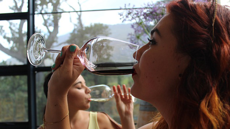 Το αλκοόλ είναι σημαντικός παράγοντας κινδύνου για τον καρκίνο του μαστού