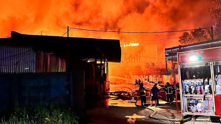 Ρωσία: Πυρκαγιά σε εργοστάσιο κατασκευής ξύλινων παλετών