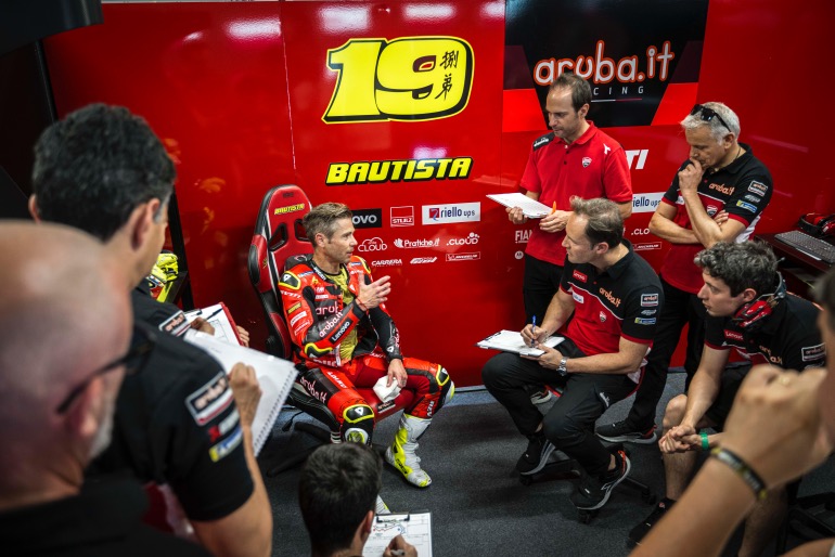 H Ducati είχε όλους τους μηχανικούς της εκεί, για να ακούσουν τις παρατηρήσεις του Παγκόσμιου Πρωταθλητή