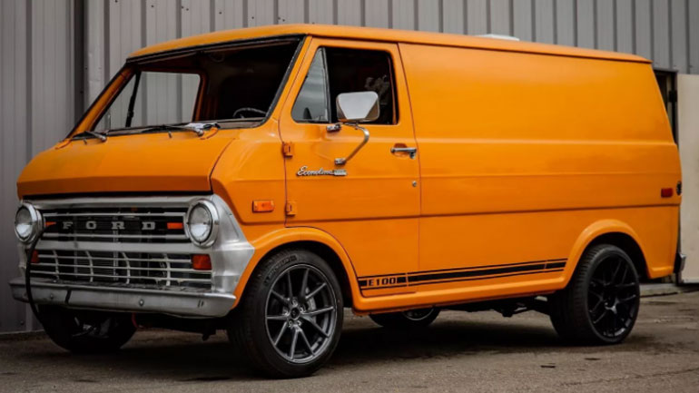 Το απόλυτο electromod sleeper – Βανάκι του 1974 αποκτά κινητήρα Tesla και κάνει πλάκα σε κάθε κόντρα