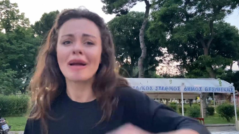 Ξεσπά επιζήσασα των Τεμπών: «Πήγα στην ομιλία Μητσοτάκη και με βγάλανε σηκωτή»