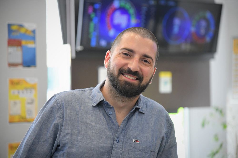 τράτος Σαπλαούρας, ιδιοκτήτης καταστήματος ΟΠΑΠ επί της Μιχαλακοπούλου 45