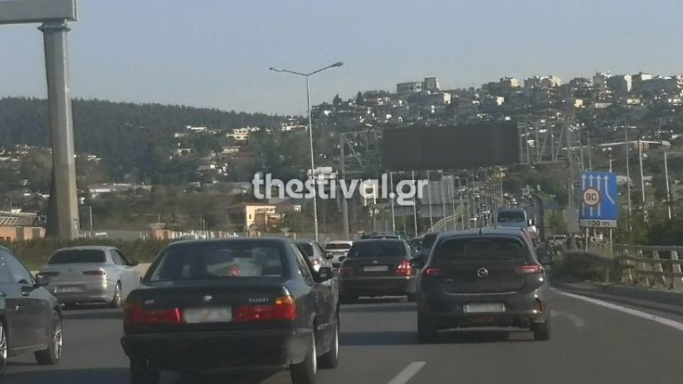 Καραμπόλα τεσσάρων οχημάτων στη Θεσσαλονίκη – Μία τραυματίας