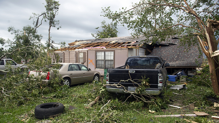 ΗΠΑ: Τέσσερις νεκροί και δεκάδες τραυματίες από ανεμοστρόβιλο στην πόλη Ματαντόρ του Τέξας