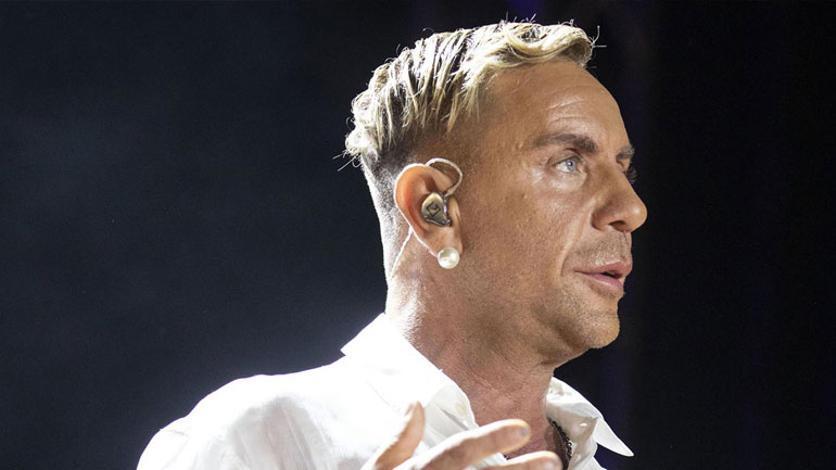 Γιώργος Μαζωνάκης: Οι γονείς του στη συναυλία του στο Κατράκειο – Η απίστευτη ομοιότητα