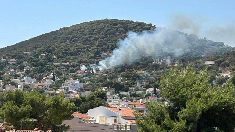 Έρευνες για εμπρησμό σε φωτιά που ξέσπασε νωρίτερα στην Αρτέμιδα Αττικής