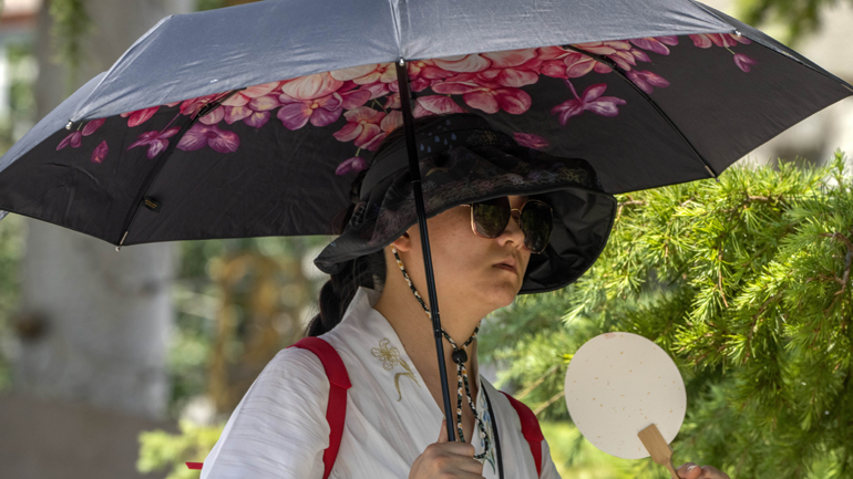 «Βράζει» η Κίνα: Η θερμοκρασία στο Πεκίνο ξεπερνά τους 40 βαθμούς Κελσίου – Σπάει το ρεκόρ του Ιουνίου «Βράζει» η Κίνα: Η θερμοκρασία στο Πεκίνο ξεπερνά τους 40 βαθμούς Κελσίου – Σπάει το ρεκόρ του Ιουνίου