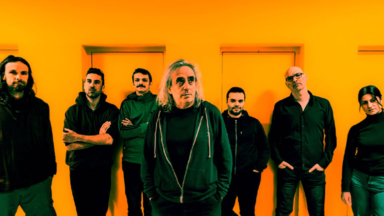 Ο Γιάννης Αγγελάκας με τους 100°C παρουσιάζουν την «Ηλεκτρική καρέκλα στο Ηρώδειο»