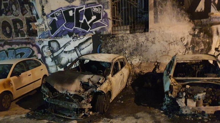Εμπρησμός τριών αυτοκινήτων στα Εξάρχεια