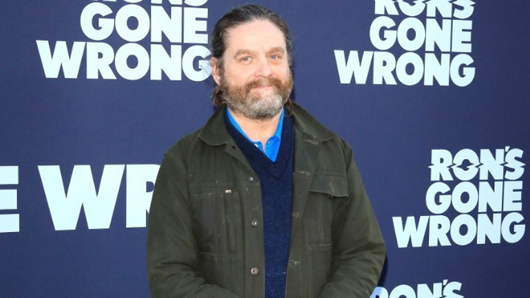 Ο Ζακ Γαλιφιανάκης «προκαλεί φρενίτιδα» στην νέα ταινία «The Beanie Bubble»