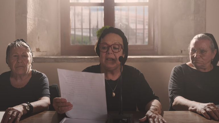 Οι Κρητικές γιαγιάδες κατεβαίνουν στις εκλογές με το κόμμα «Γ.Κ.ΡΙ.ΝΤ.Σ»