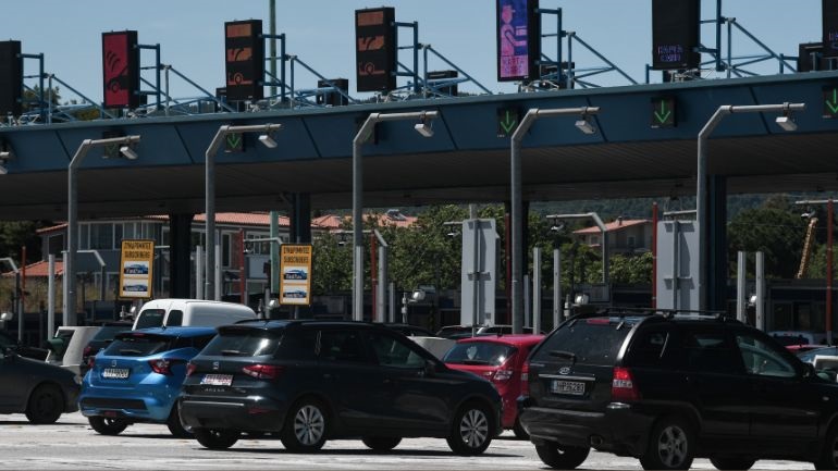 Έξοδος ετεροδημοτών: Πάνω από 52.000 οχήματα πέρασαν τα διόδια