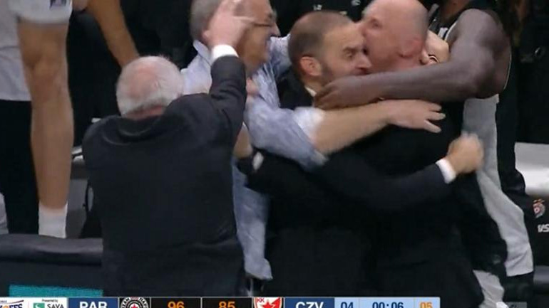 Ο Ομπράντοβιτς έριξε σφαλιάρα σε οπαδό της Παρτίζαν που μπήκε στο παρκέ πριν τη λήξη του τελικού!