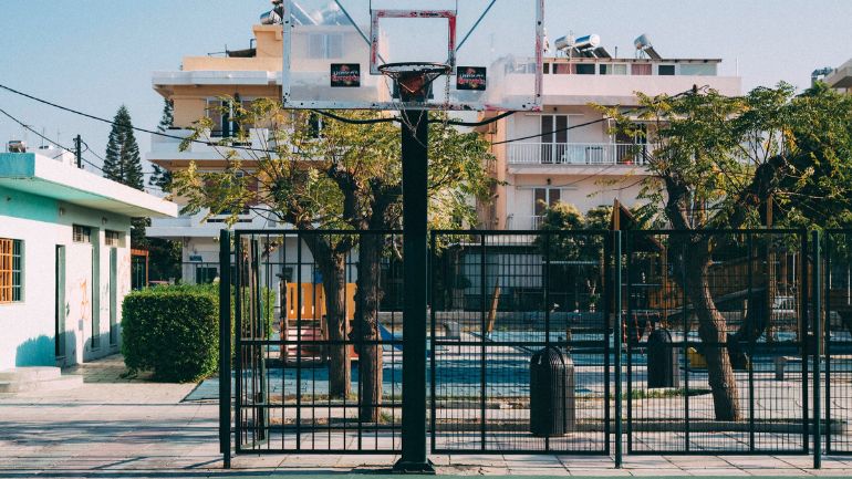 Υποχώρησαν τα κάγκελα σε σχολείο του Βόλου – Τραυματίστηκε επτάχρονος Υποχώρησαν τα κάγκελα σε σχολείο του Βόλου – Τραυματίστηκε επτάχρονος