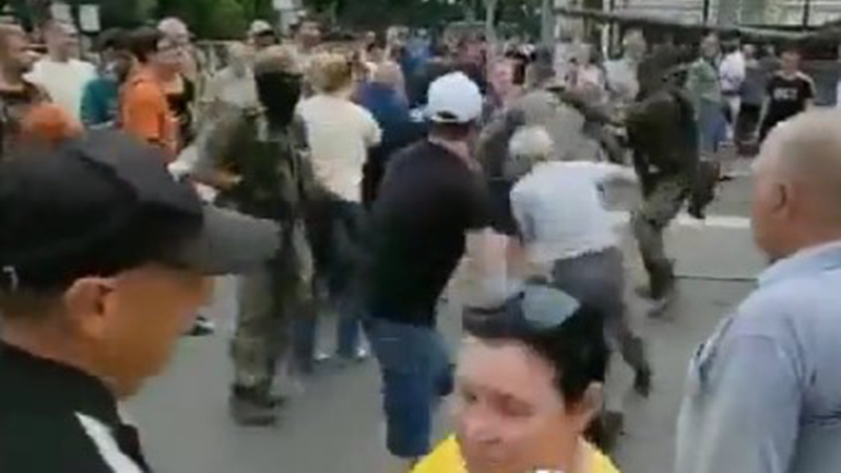 Ρωσία: Υποστηρικτές της Wagner και του Πούτιν ήρθαν στα χέρια στους δρόμους του Ροστόφ