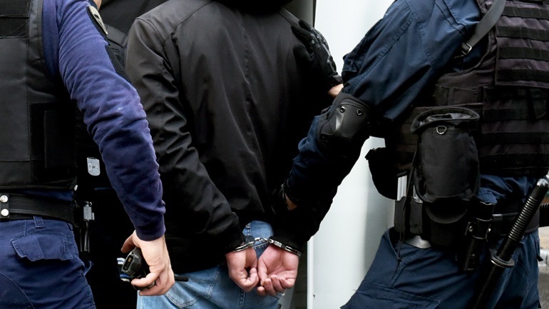 Καταδίωξη κακοποιών από την Πανεπιστημίου μέχρι τις Τρεις Γέφυρες – Σε δυο συλλήψεις προχώρησε η αστυνομία Καταδίωξη κακοποιών από την Πανεπιστημίου μέχρι τις Τρεις Γέφυρες – Σε δυο συλλήψεις προχώρησε η αστυνομία